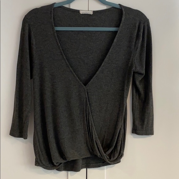 Grey blouse low cut slightly cropped - Picture 1 of 5